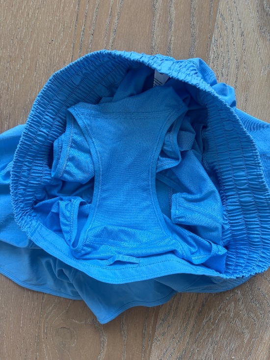 Lululemon Hotty Hot High Rise Shorts 2.5” - Picture 4 of 4